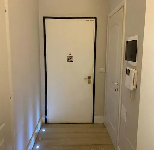 Lauren Apartment